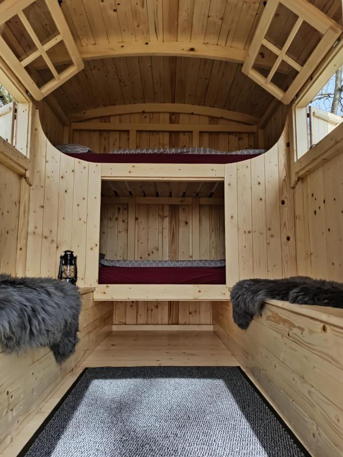 Отель Schaeferwagen Auf Dem Biogut-Saalkow Gustow  Экстерьер фото